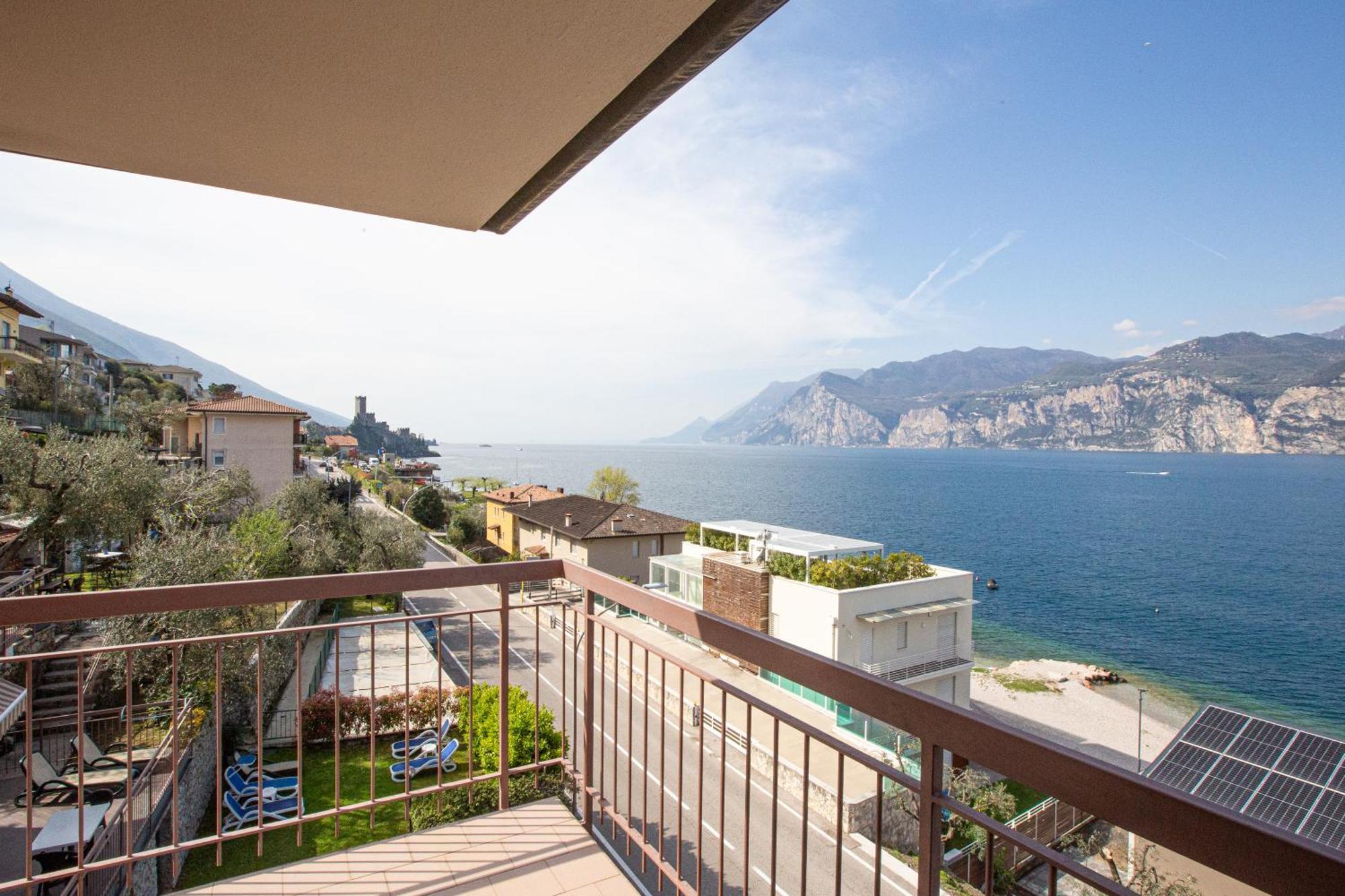 Villa Pifferi Мальчезине Экстерьер фото
