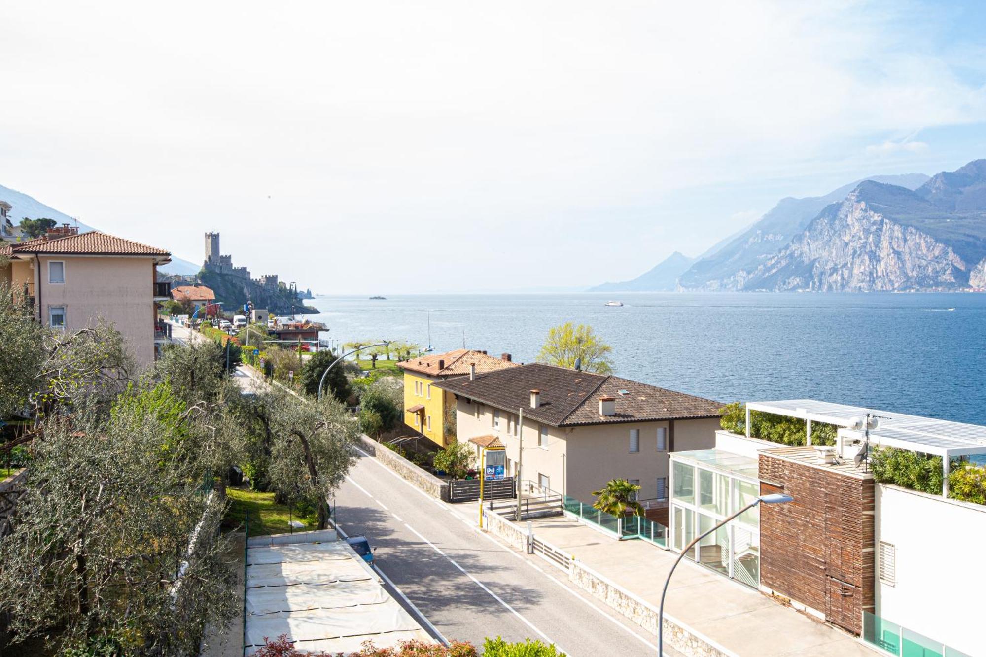 Villa Pifferi Мальчезине Экстерьер фото